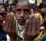 Mdchen aus Indien beim Gebet / Bild: AFP