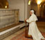 Papst Benedikt XVI. am Grab von Johannes Paul I. / Bild: EPA